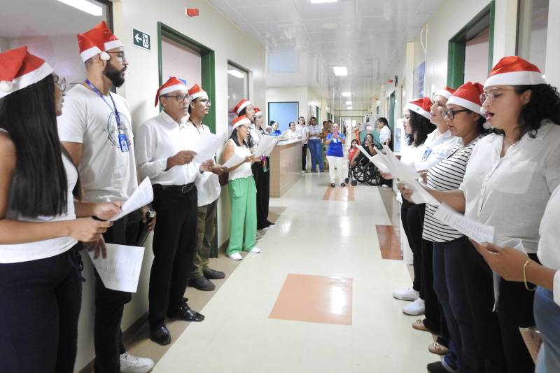 Coral envolve no clima natalino pacientes e funcionários do Hospital Regional da Transamazônica Coral envolve no clima natalino pacientes e funcionários do Hospital Regional da Transamazônica