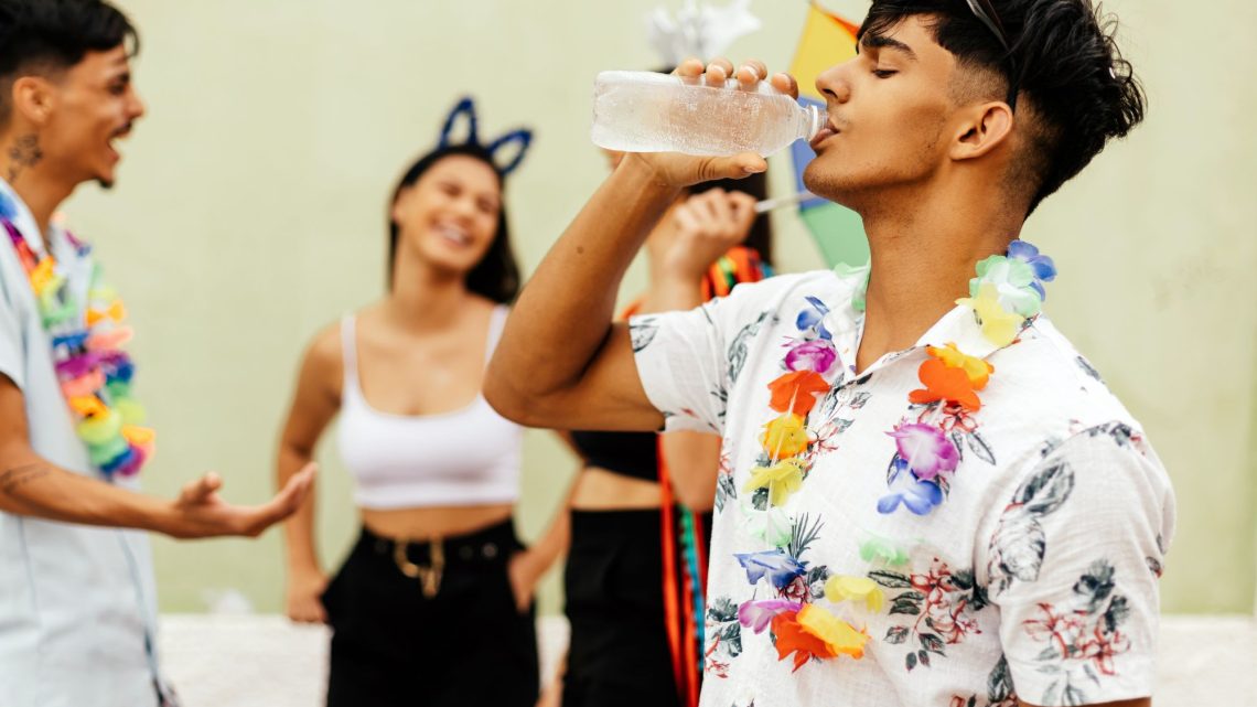 Sespa ressalta a importância da alimentação saudável e da hidratação durante o Carnaval Sespa ressalta a importância da alimentação saudável e da hidratação durante o Carnaval