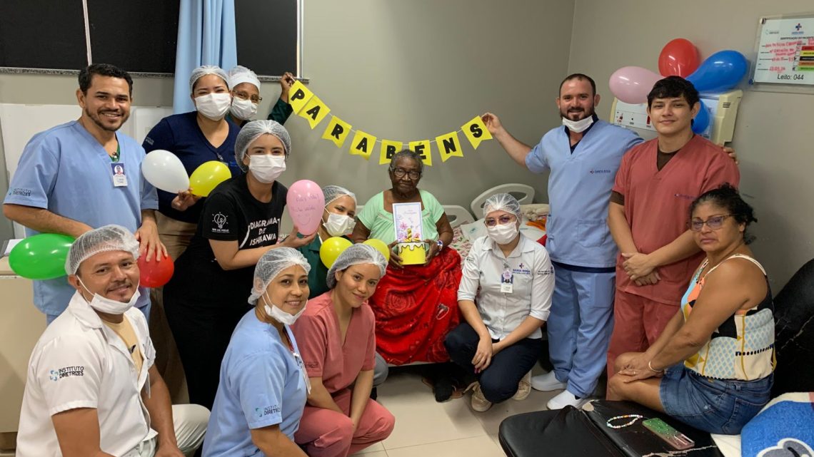 Projeto Celebrar leva acolhimento e emoção ao aniversário de 84 anos de paciente no Hospital Regional Santa Rosa