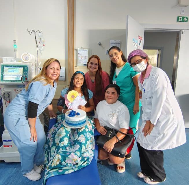Projeto “Tô de Alta!”  Após 102 dias internada, paciente recebe alta e equipe do Hospital Regional Santa Rosa comemora