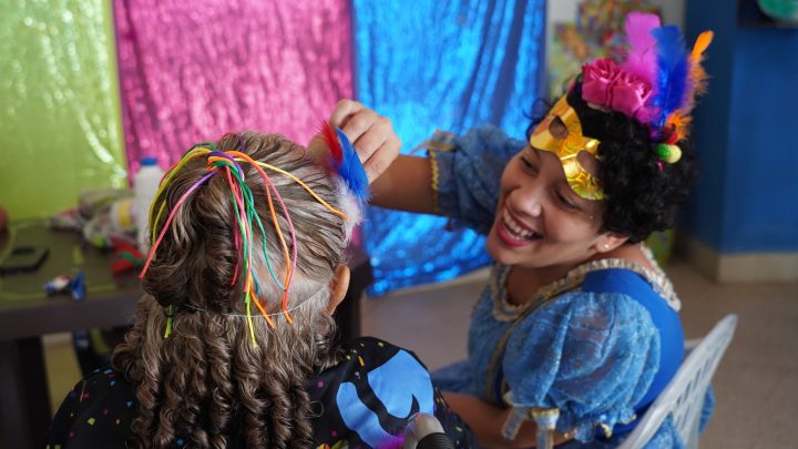 CIIR e abrigo estadual promovem alegria e socialização a idosos com bailinho de Carnaval