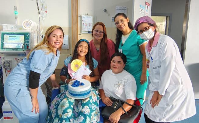 Projeto “Tô de Alta!”  Após 102 dias internada, paciente recebe alta e equipe do Hospital Regional Santa Rosa comemora
