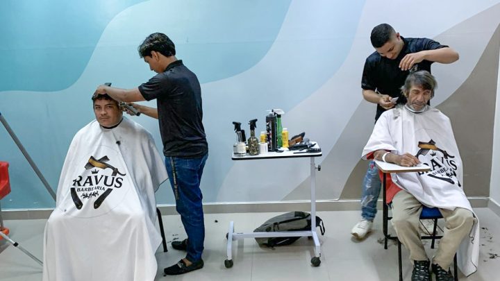 Tapa no Visual: Ação promove corte de cabelo para pacientes das Clínicas Médica e Traumatológica do Hospital Santa Rosa