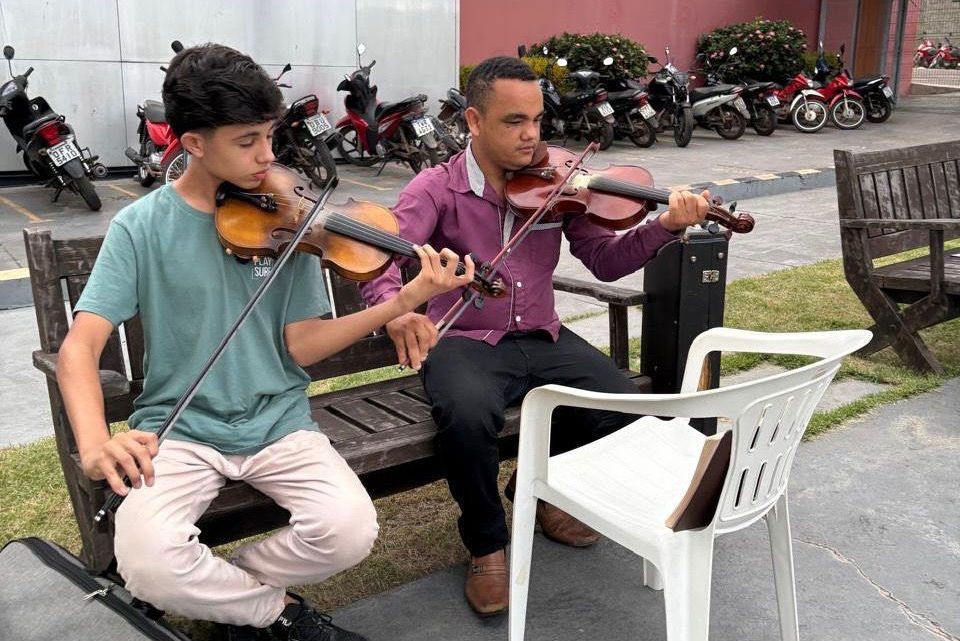 HRPL promove humanização com musicoterapia para paciente em cuidados paliativos