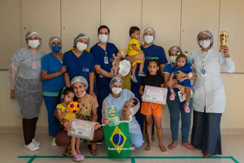 Hospital Regional do Tapajós promove ensaio fotográfico com tema da Copa do Mundo para bebês internados em Itaituba