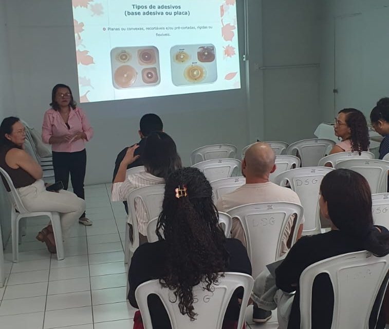 1º CRS promove capacitação sobre manejo de usuários ostomizados