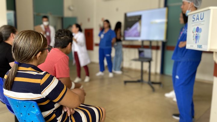 Hospital Metropolitano realiza ação de conscientização sobre saúde mental para pacientes e acompanhantes