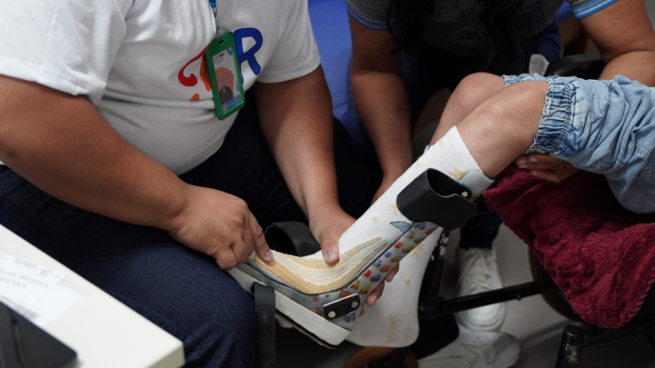 Oficina Ortopédica Itinerante leva cuidado e autonomia a usuários em Parauapebas
