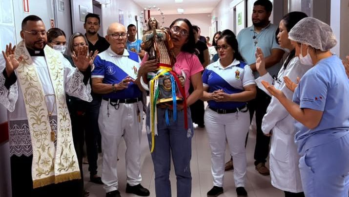 Fé e esperança percorrem o Hospital Regional do Baixo Tocantins em visita peregrina de Nossa Senhora da Conceição