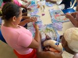 Internados no Hospital Metropolitano participam de oficina de customização de camisas para o Círio